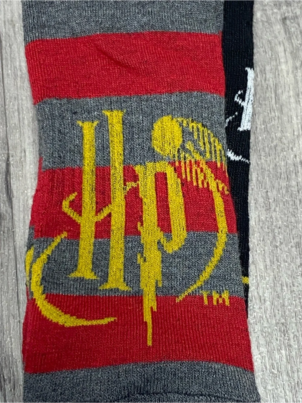 Harry Potter Men's Red & Gray Striped Crew Socks